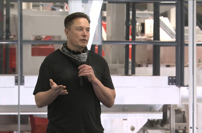 Elon Musk szerint 30-40 év múlva járhat mindenki villanyautóval